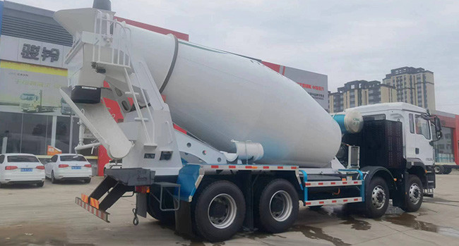Commins Engine Driven Shaman M3000 Self Loading Concrete Mixer Truck For Construction