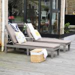 Modern Outdoor Beach Patio Hotel Sun Lounger Chair with Cushion and Stackable