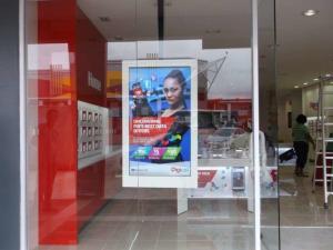 China 65Inch sunlight readable windows digital signage 4000Cd Brightness factory
