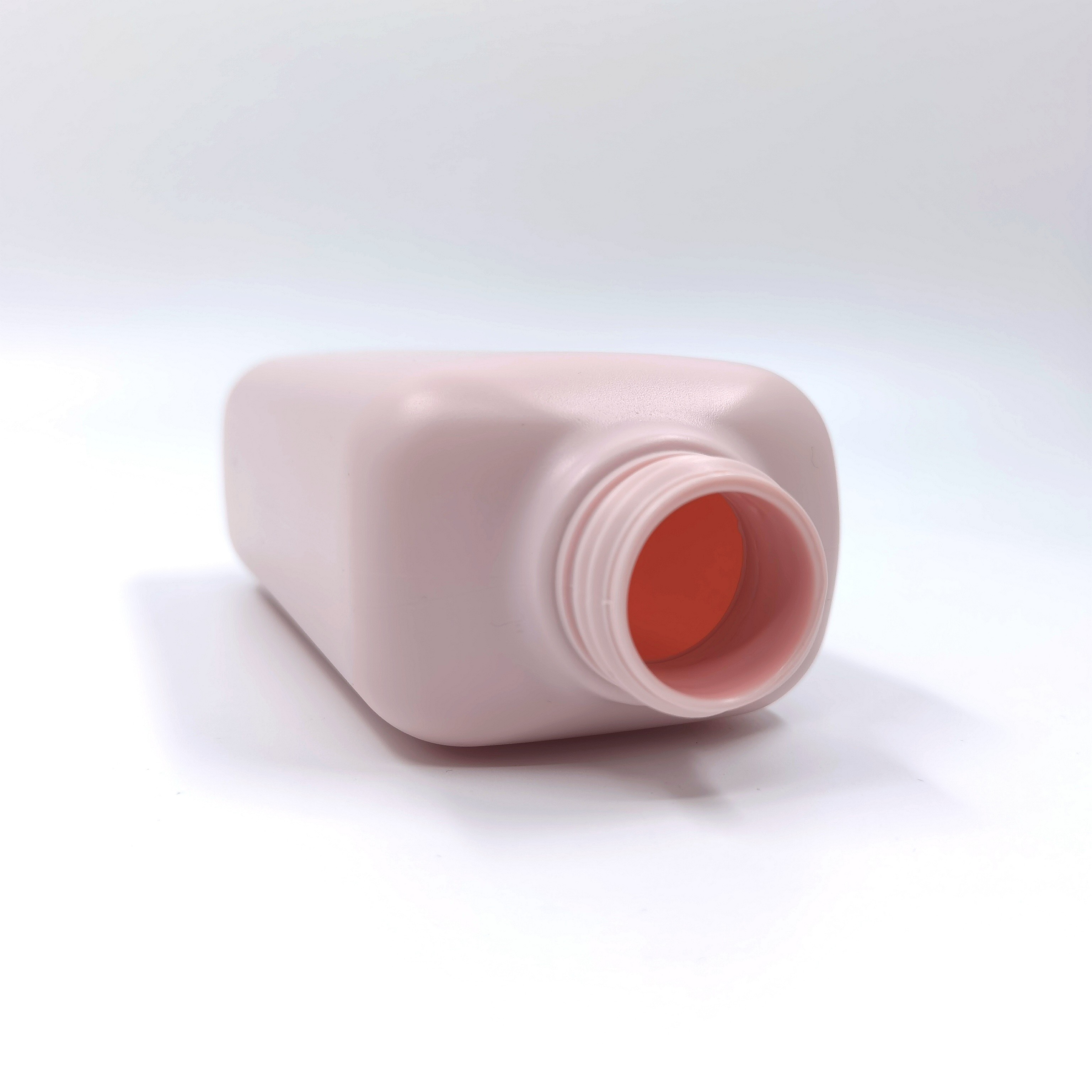 Square Frosted HDPE Plastic Lotion Bottle For Body Wash Shampoo 610ml