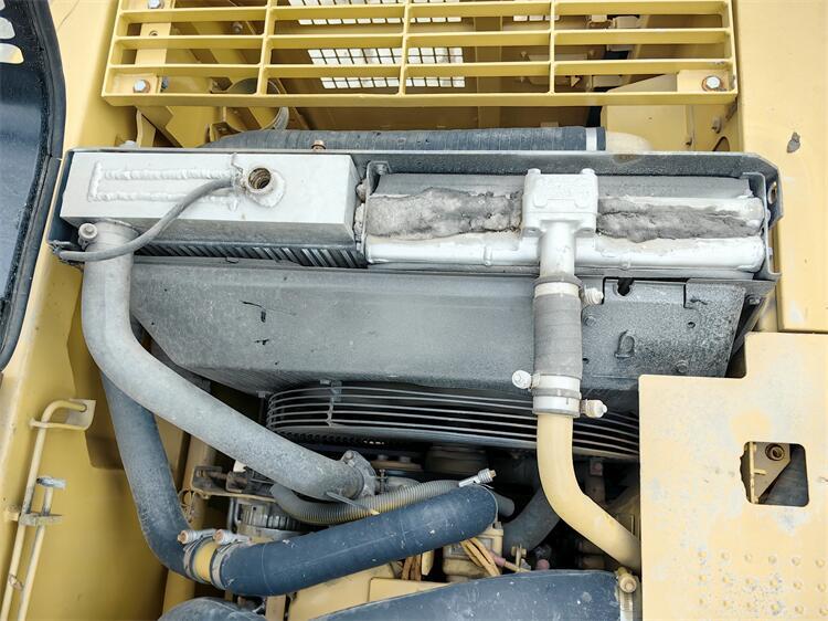 Affordable CAT320D Crawler Chain Excavator in Japan Original and Less Hours Guaranteed