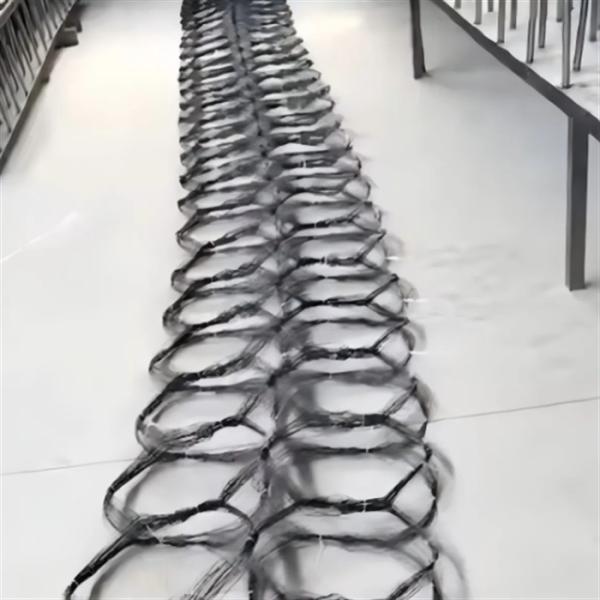 China Unfolded Putanka Obstacle Net 5689 Type of Low Visibility Barrier MZP Mesh Security Tank Barrier Wire Mesh factory