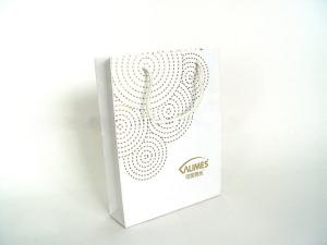 China Customised personalized Laminated Printing White Gift Paper Carrier Bags factory