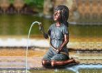 Littele Girl Water Fountain Spitters With Pump