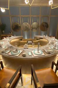 China Professional Ten Seat Gas Teppanyaki Plate Table With Ventilation / Precipitator factory