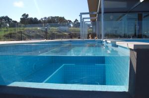 China Light Green Diy Frameless Glass Pool Fence 15 mm For Swimming factory