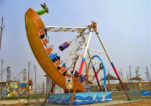 China FRP Amusement Park Pirate Ship Swing 8-10 Passengers Customized Color factory