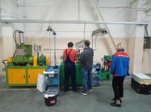 China Automobile Rubber Sealing Strips Production Line Making Machine factory