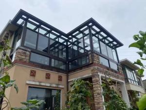 China Weather Resistant Modular Sunroom Addition Peaked Single Glass Patio Into Sunroom factory