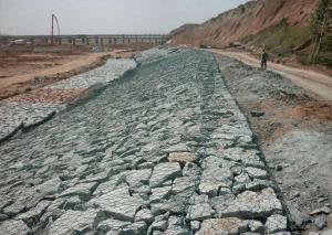 China Twisted Wire Gabion Mattress Erosion Control Hexagonal / Square Hole Shape factory