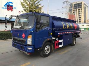 China 5m3 SINOTRUK HOWO Mini Oil Tanker Truck 116HP Engine factory
