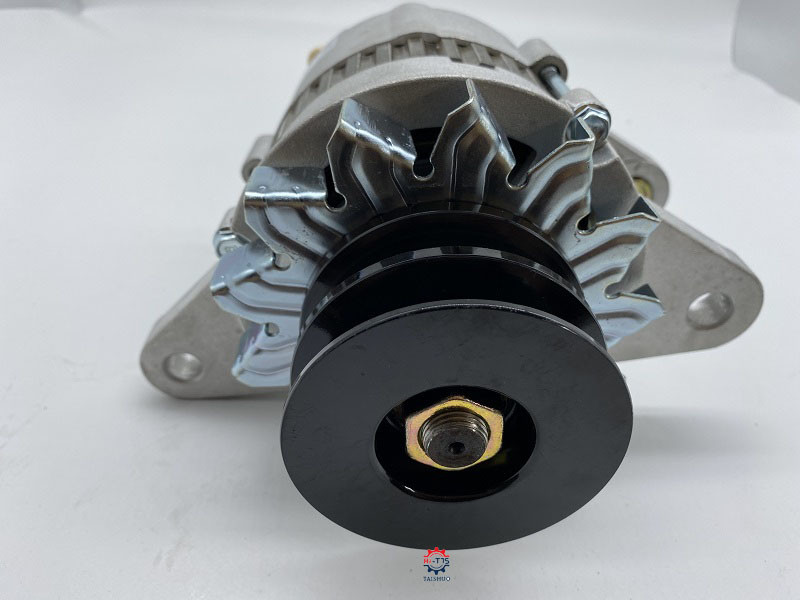 EX200-1 6BD1 Generator Excavator Engine Parts 1-81200365-0 1812003650 24V 30A Alternator