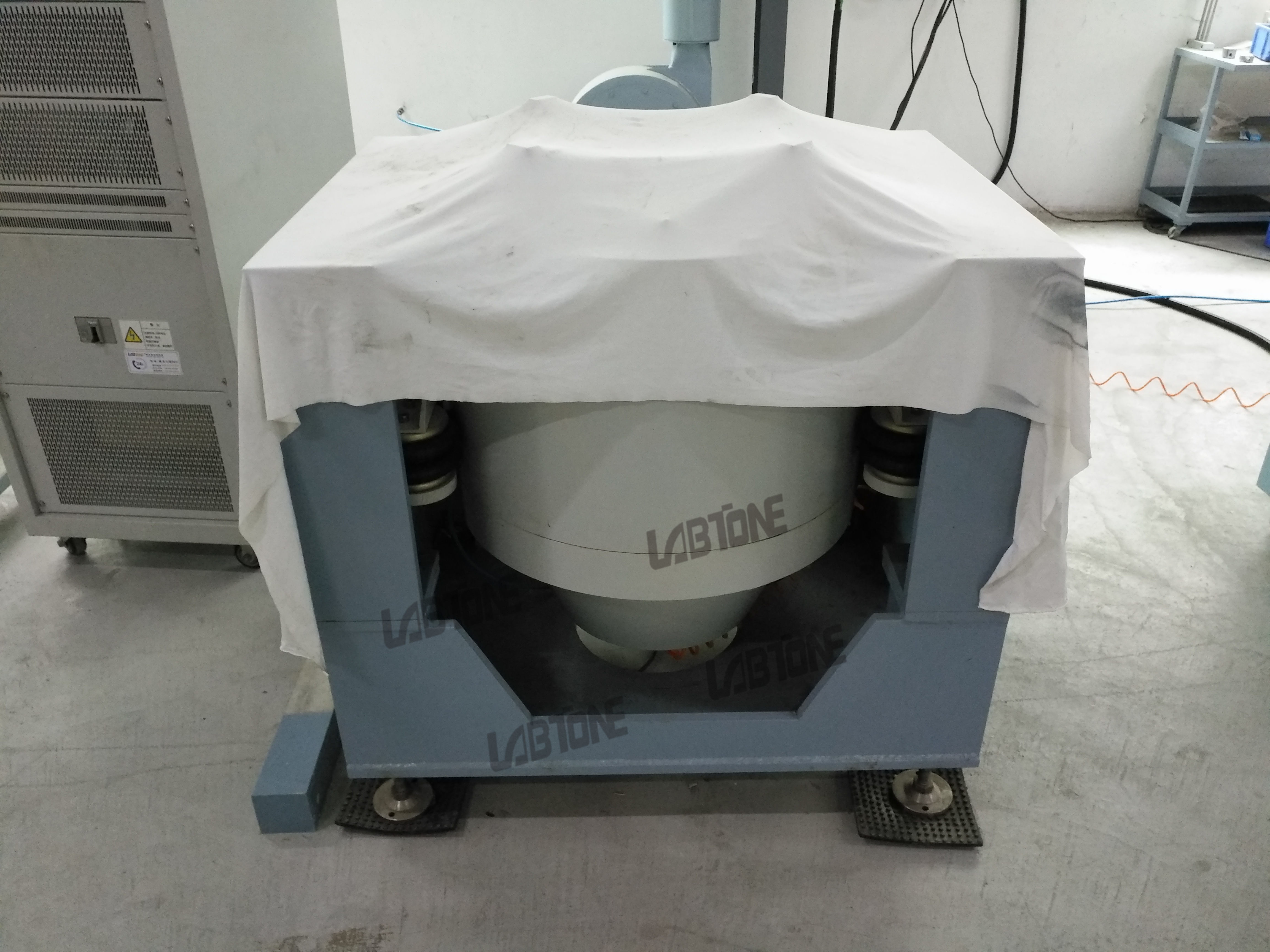 Air Cooling Vibration Test Table with Head Expander And Controller Sine Force 1 Ton