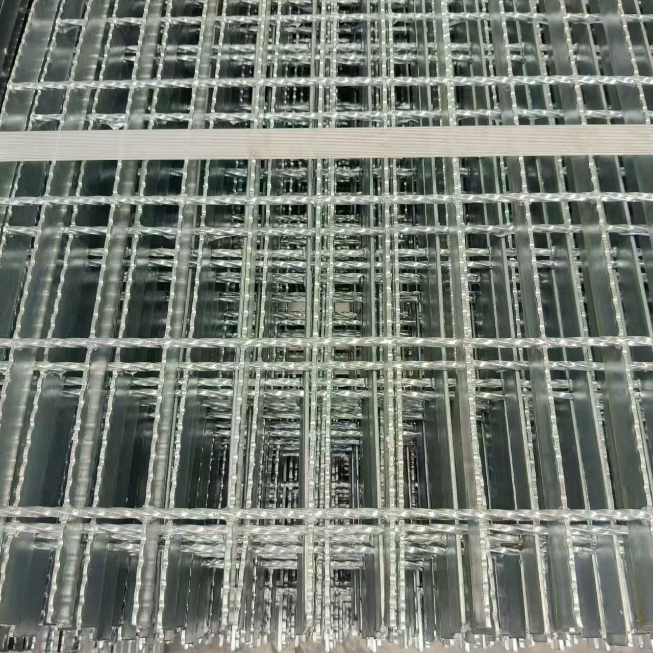 Convenient Aluminum Grating For Industrial Applications