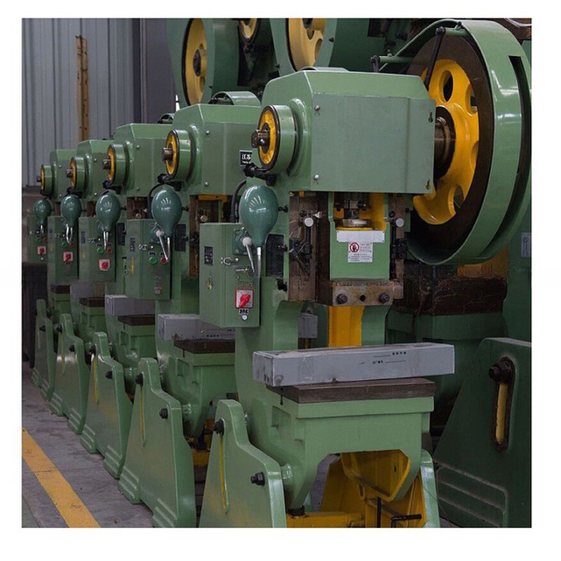Customized CNC Hydraulic Press Machine for Metal Punching in Manufacturing Plant