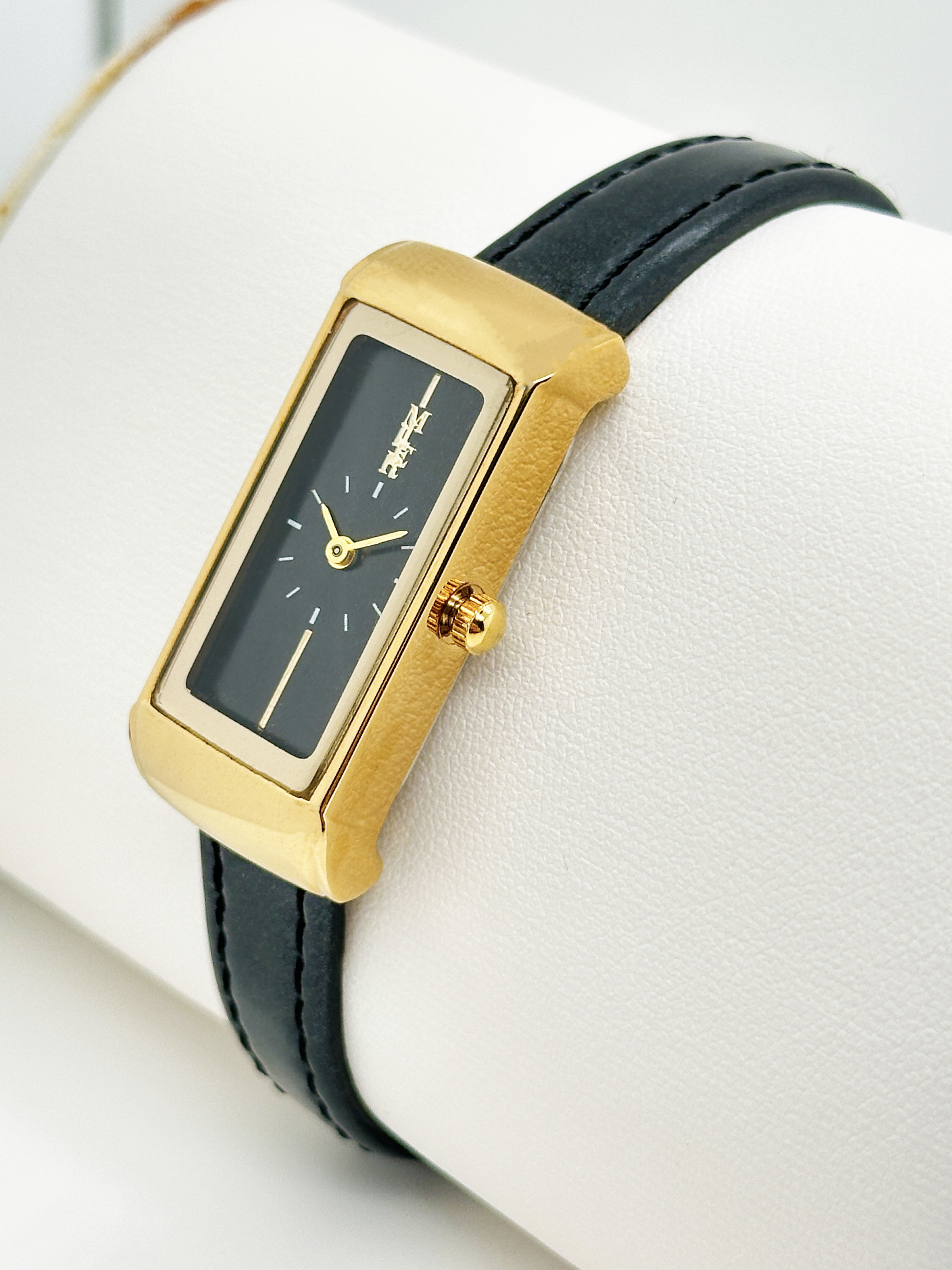 Exquisite Quartz Female Wrist Watches With 30m Water Resistance
