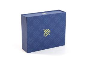 China Offset CMYK Candle Packaging Box Rigid Cardboard With Magnetic Closure factory