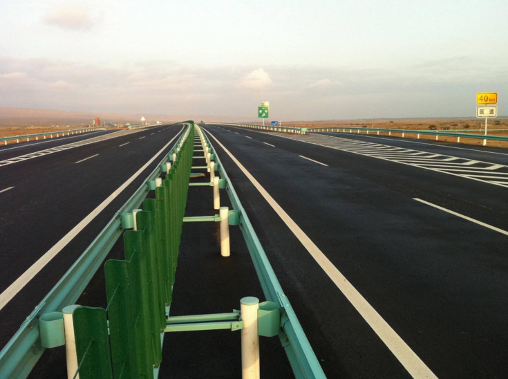 Powder Coating Highway Crash Barrier Customized Color High Performance