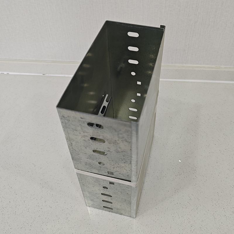 Silver Solid Bottom Cable Tray With High Fire Resistance Load Capacity Based On Size