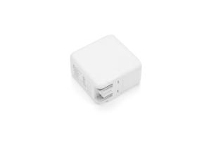 China VI Travel Adaptor With Usb Ports 15W MAX 90g Usb Power Adapter factory
