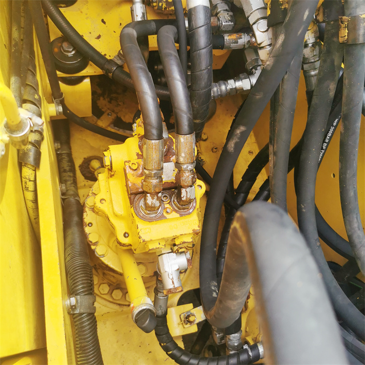 Original Hydraulic Valve Good Condition Used Komatsu PC130 Excavator in Shanghai