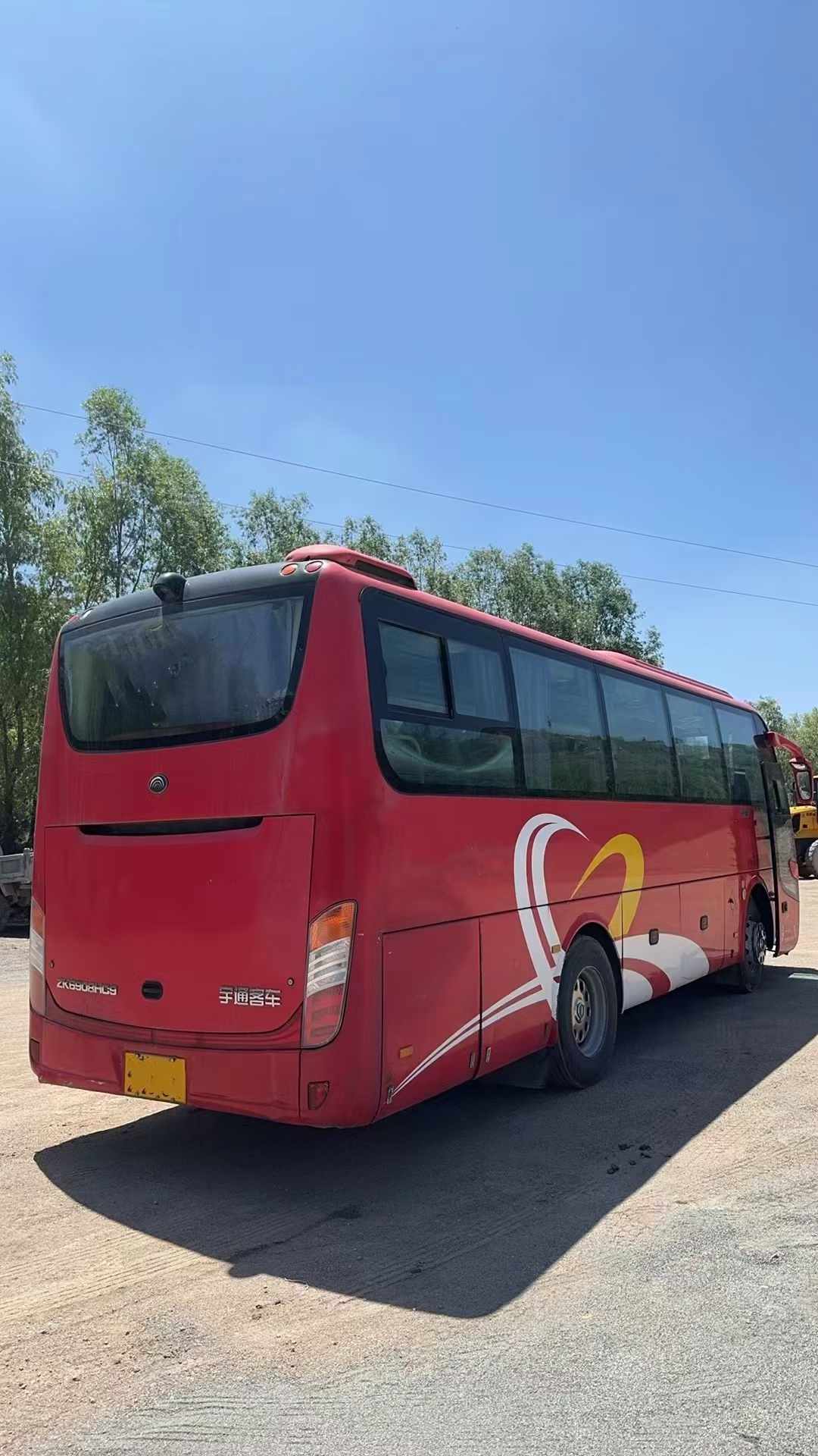39 Seats Coach Buses Tourist Luxury Bus with Equipped Air Suspension
