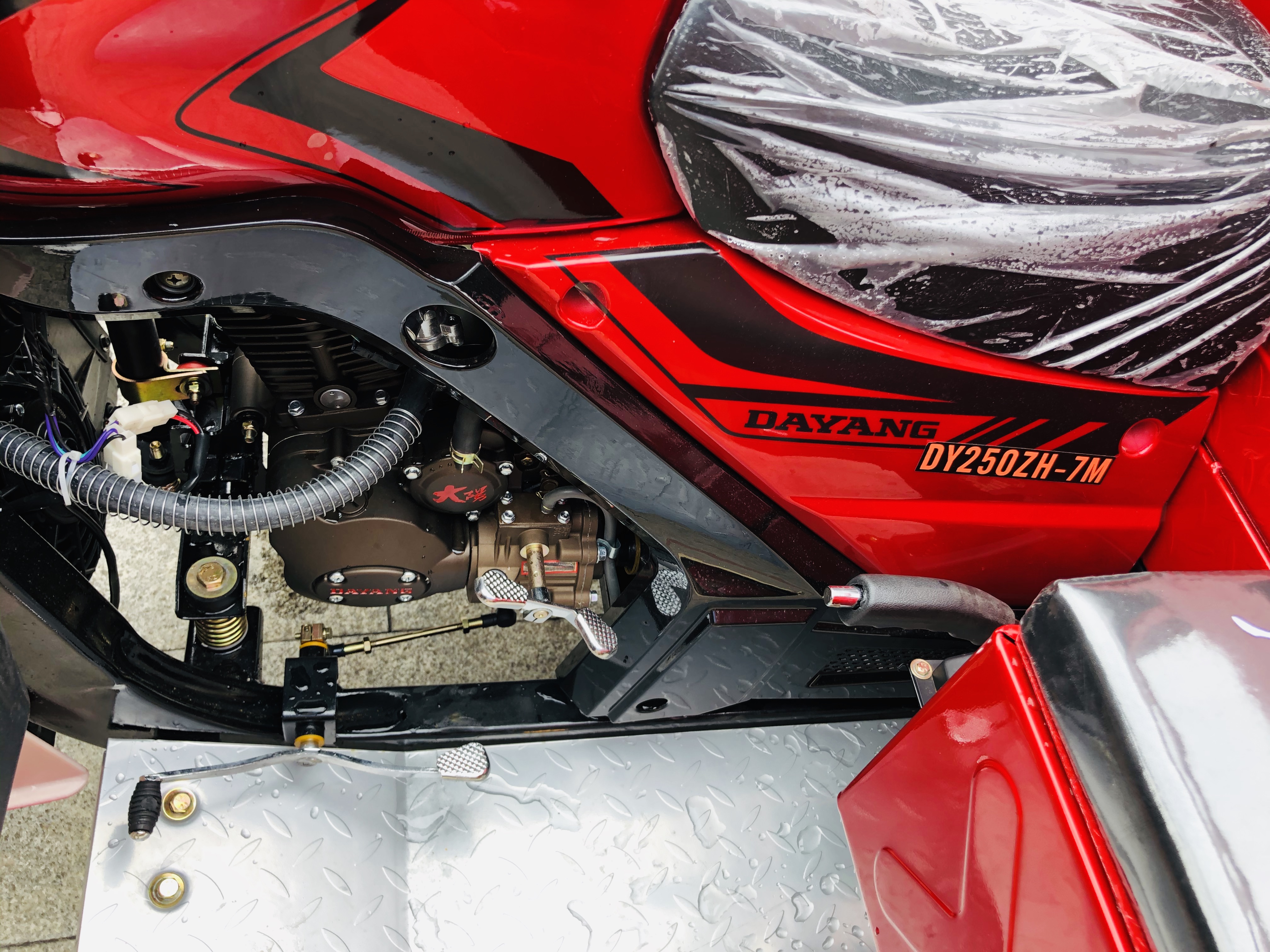 Electric Kick Start 200cc/250cc/300cc Cargo Tricycle for High Capacity Transportation