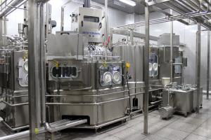 China 300ml 1500ml Aseptic Cold Fruit Juice Filling Machine factory