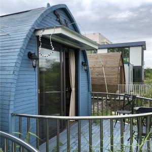 China Boat 1.2mm Steel Wood Decoration Prefabricated Steel LGSF House factory