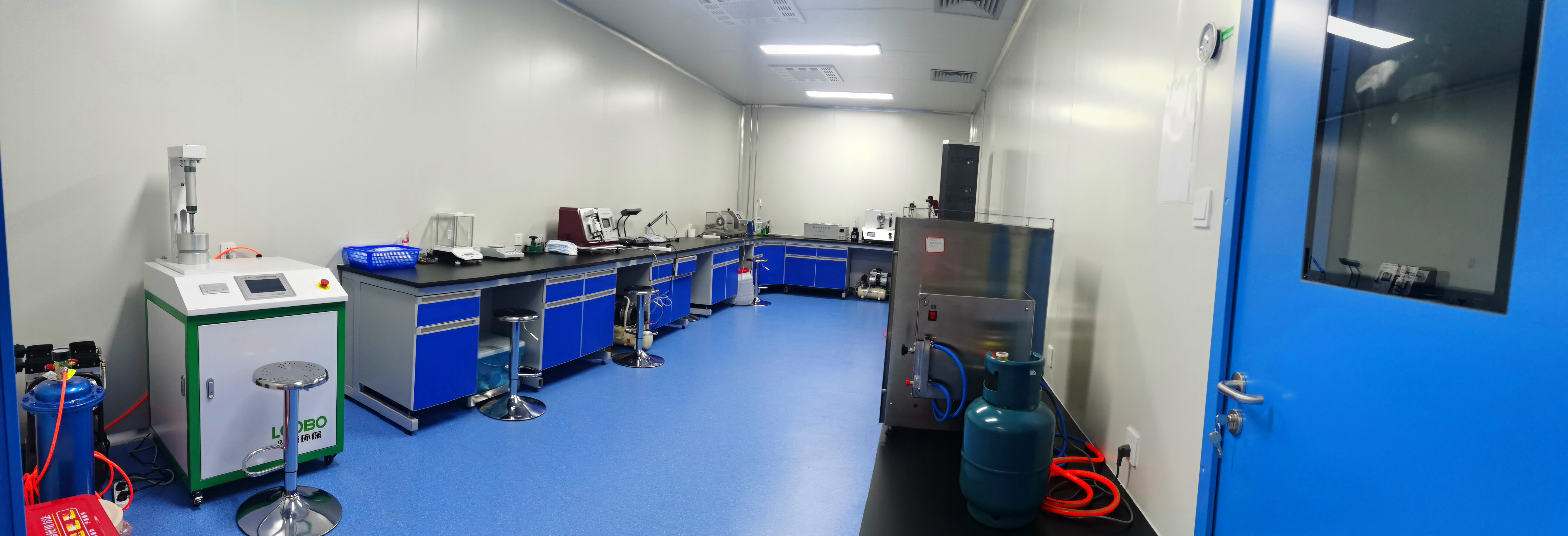 AAMI PB 70 Disposable CPE Gown , CPE Isolation Gown for operation room