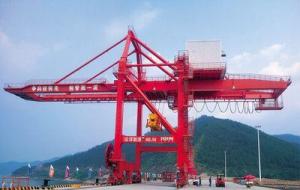 China High Speed Harbour Portal Crane 55-65 Ton Quayside Container Crane factory