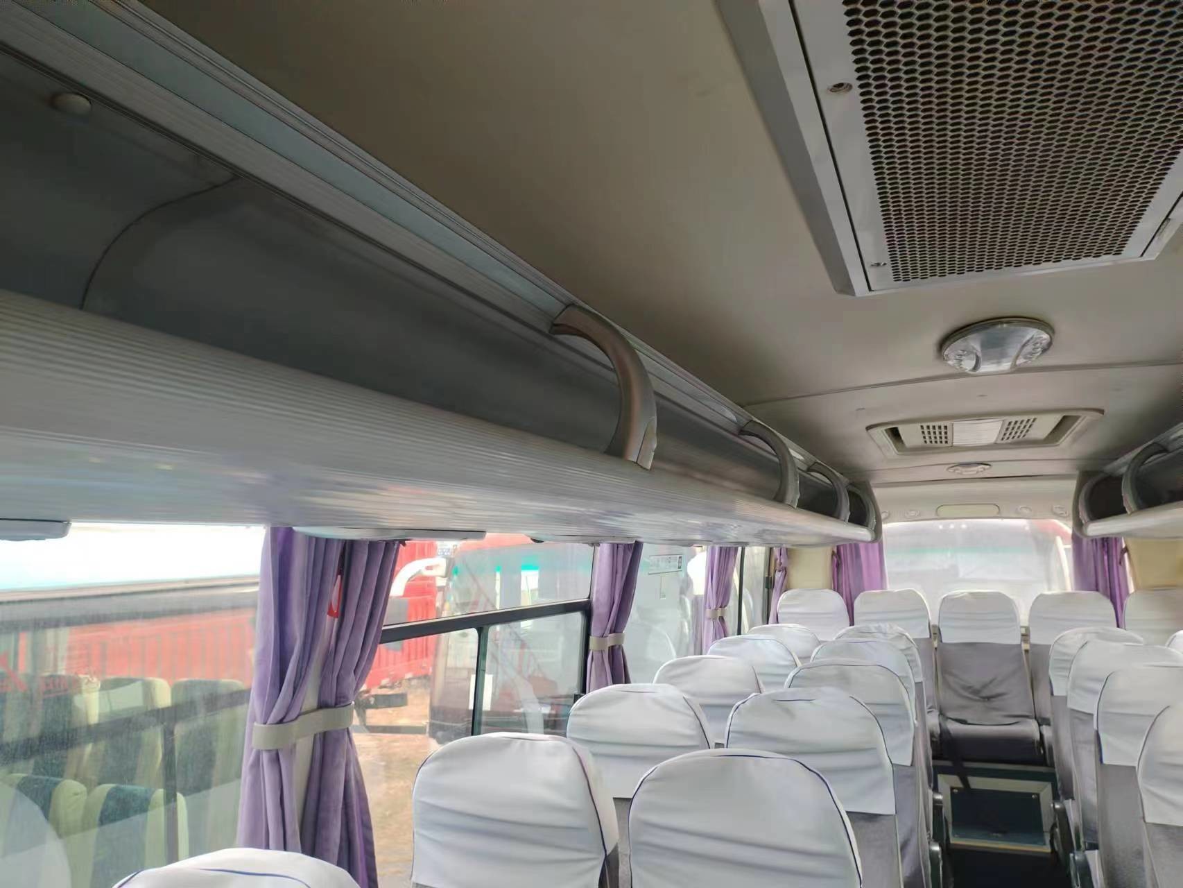 39 Seats YUTONG Bus ZK6888 Used Diesel Bus 2nd Hand Coach Euro III Emission Luggage Rack