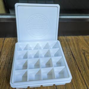 China Customized PP White Square 16 Cavity Ice Container With Lid factory