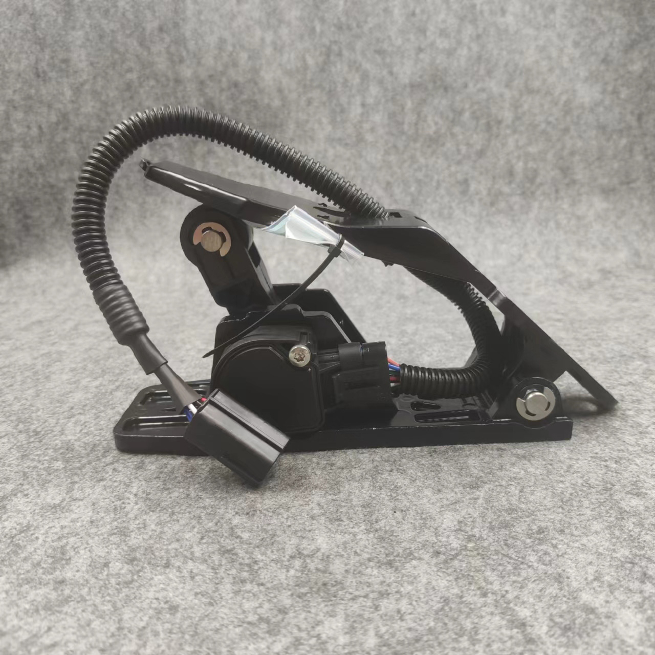 Shacman MT95 MT86H MT60 MT96 MT106 Mining Truck Spare Part Electronic Accelerator Pedal with OEM NO 4130701363