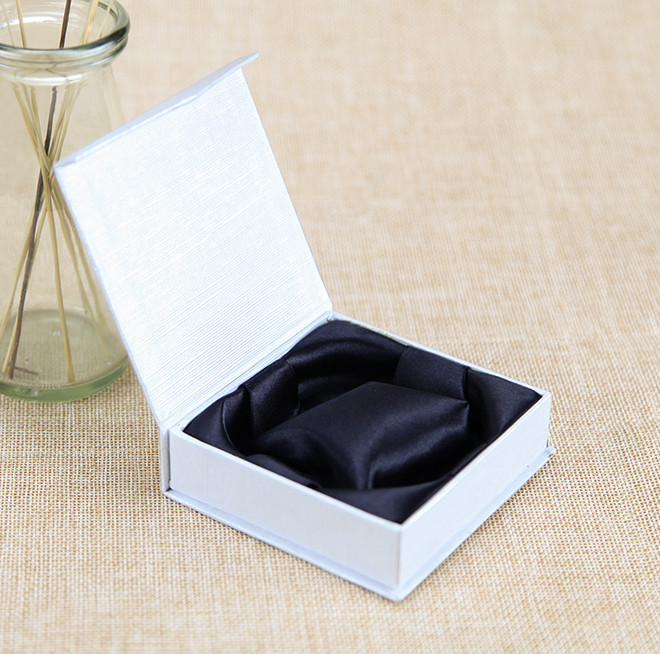 Earring Cardboard White Gift Wrap Boxes Clamshell Manufacturer