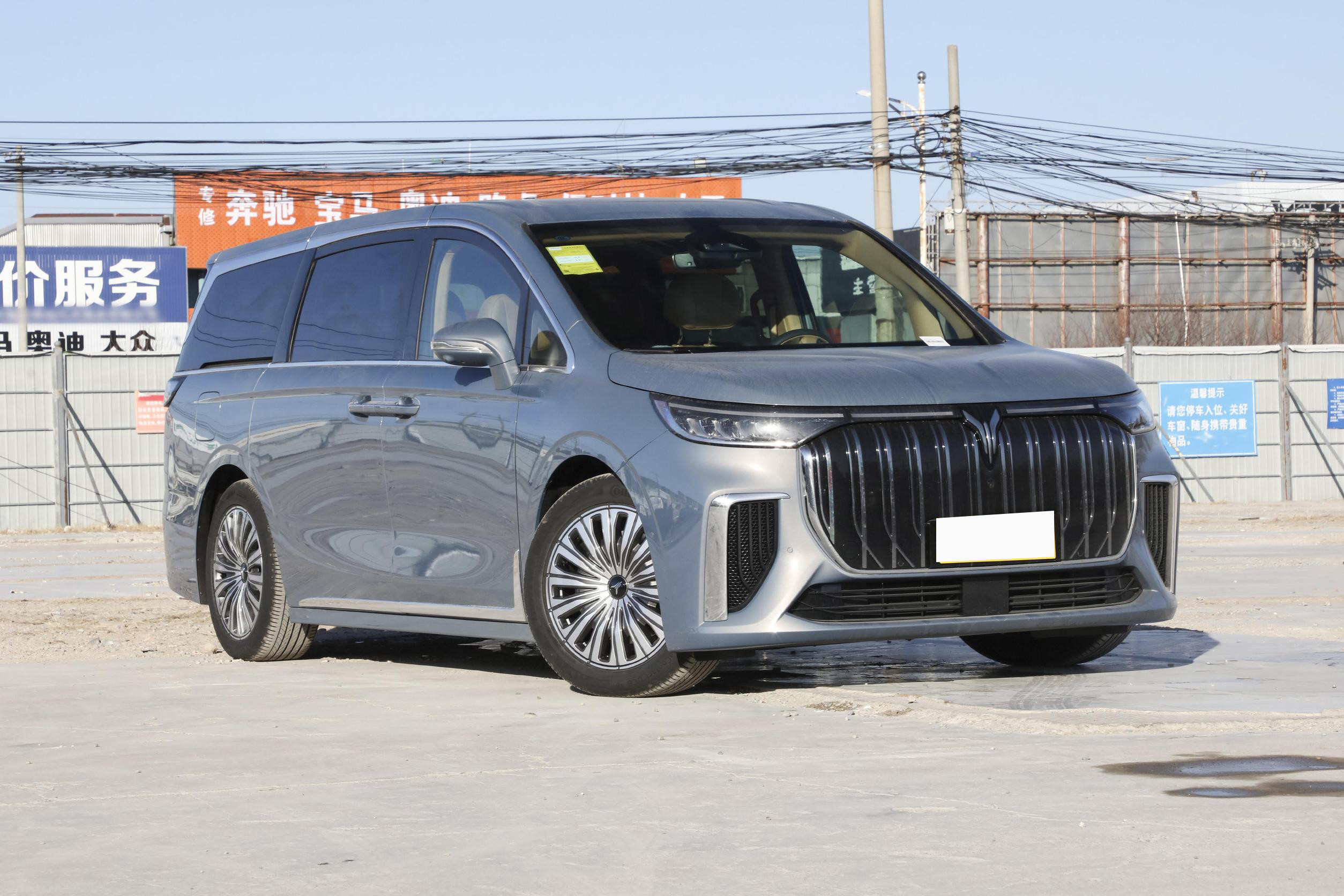 Used Drive Left Hand Steering Cars Luxury MPV New Energy Voyah Dreamer