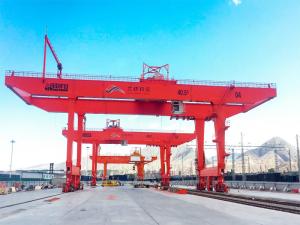 China 45T Rail Mounted Container Gantry Crane Double Girder With Hoist factory