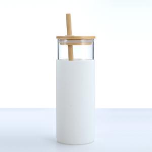 China Food Grade White 20 Oz Glass Tumbler With Lid Silicone Protective Sleeve Bamboo Lid Glass Water Bottle For Both Hot And Cold Beverages factory