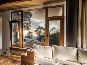 China Bottom Hung Aluminum Storm Windows Glass Awning And Casement Windows factory