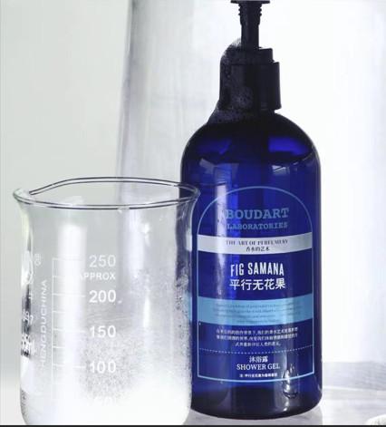 Concentrated Clove Essential Oil Shower Gel with International Klein Blue Design