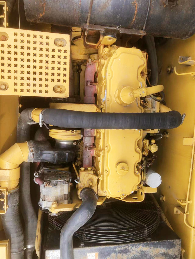 2748 Working Hours Used CAT 325D Excavator 25 Ton with Crawler Chain and from Japan