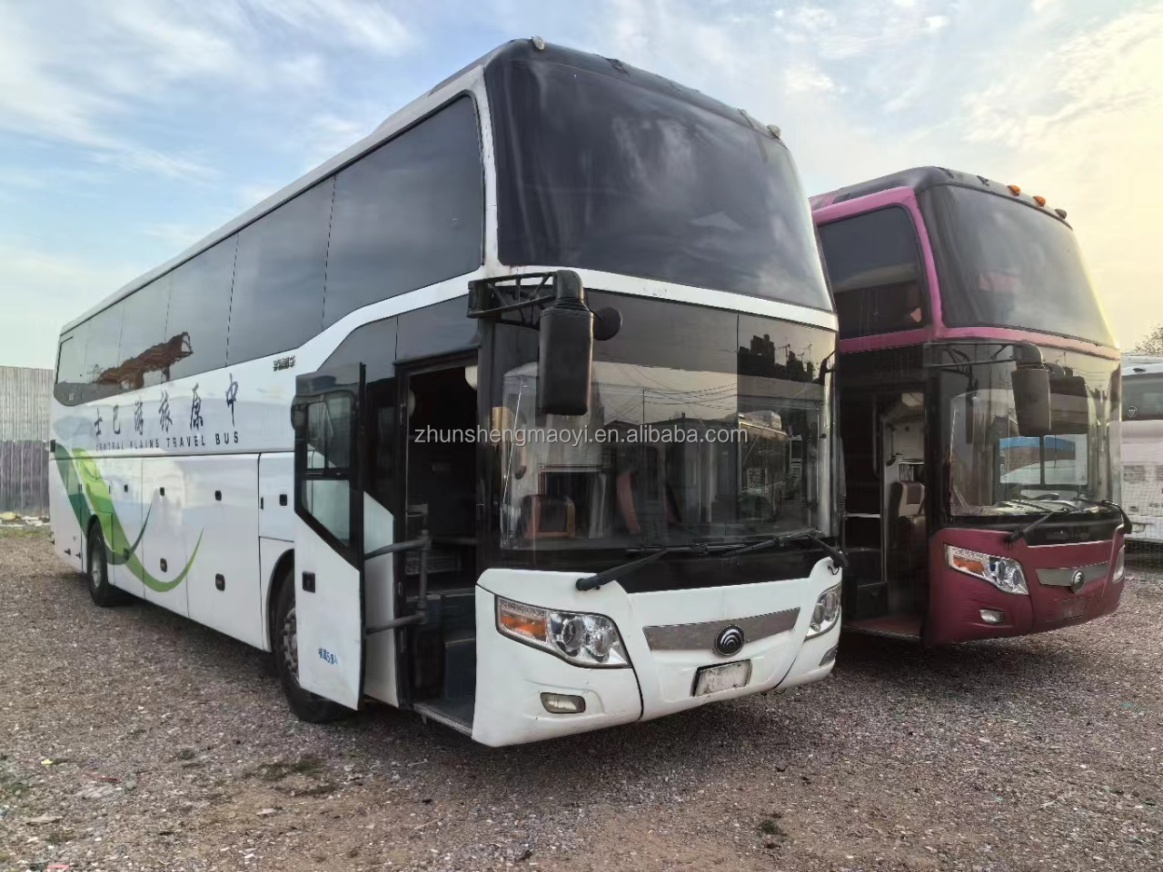 3 Diesel Engine Luxury Tour Coach with 6 8L Capacity Ultimate Luxury