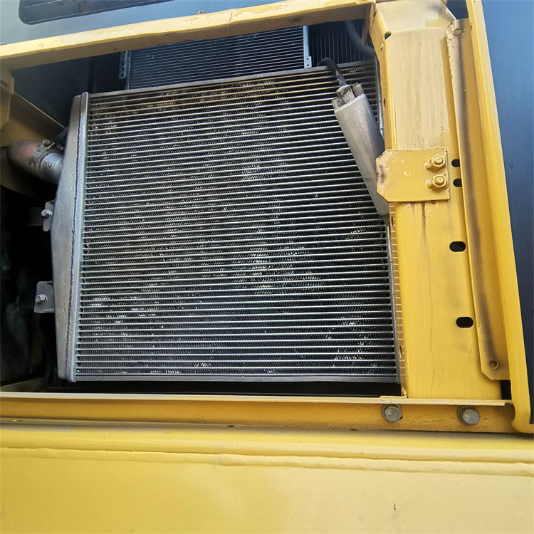 Used Komatsu PC450 Hydraulic Excavator in Good Condition Made in Japan 257 KW Power