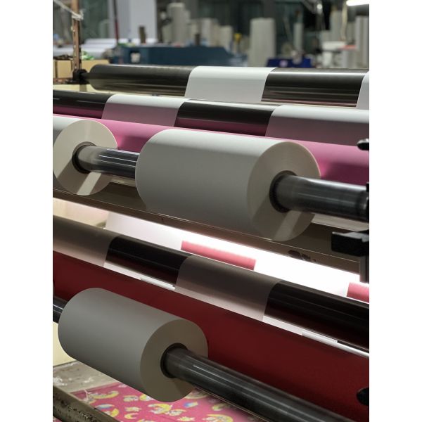 China 24 Month Shelf Life Matte Lamination Film with 17-45 Microns Thickness and 300m-4000m Roll Length for Enhanced Durability factory