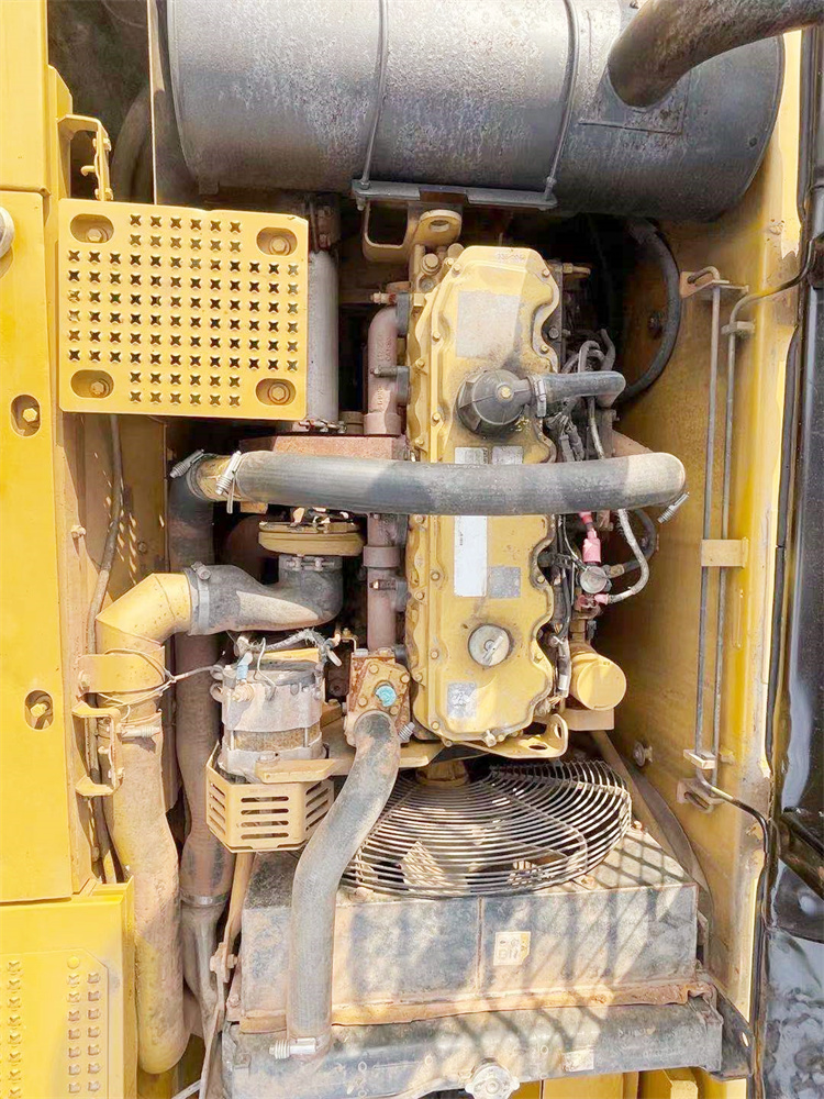 Good Condition 2016 Original Hydraulic Cylinder Used Cat Excavator 330c 30 Ton from Japan