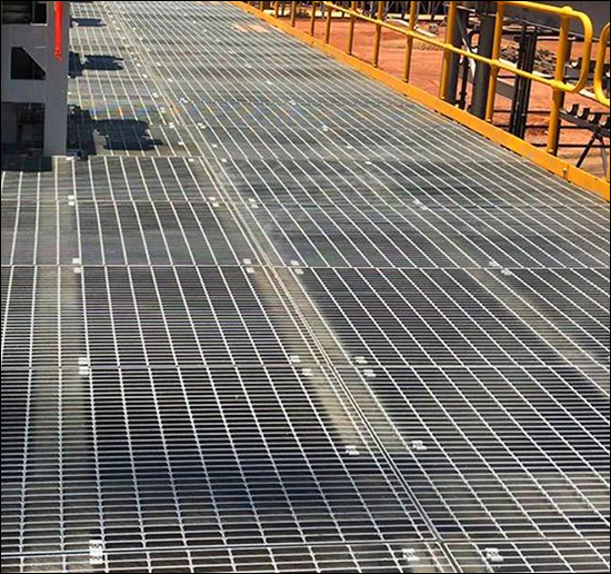China Customizable Design Steel Grating with Excellent Load-Bearing and Optimal Drainage for Industrial Platforms factory