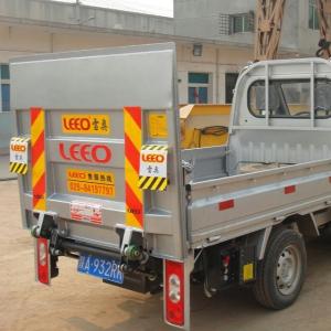 China CE DC 12V Hydraulic Tail Lift 700KG Truck Tailgate Lifts factory