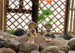 China Multicolor Magnesium Oxide Garden Statue Furniture Handcraft Standing Childlike factory