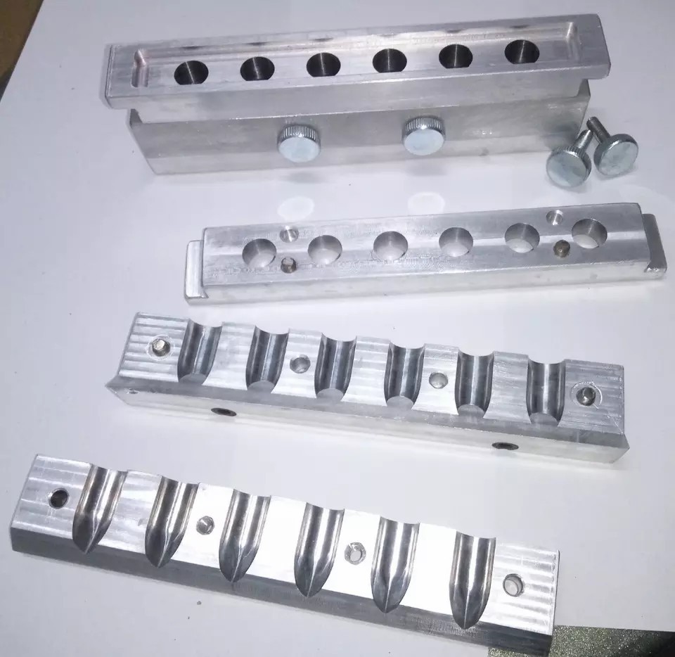 China Lipstick Mould Professional Design Casting Precision Hot Runner Moulds factory