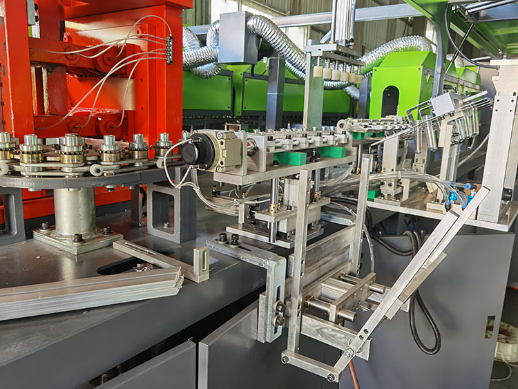 High Pressure Valve PET Bottle Blowing Machine with 1000 KN Clamping Force by SMC
